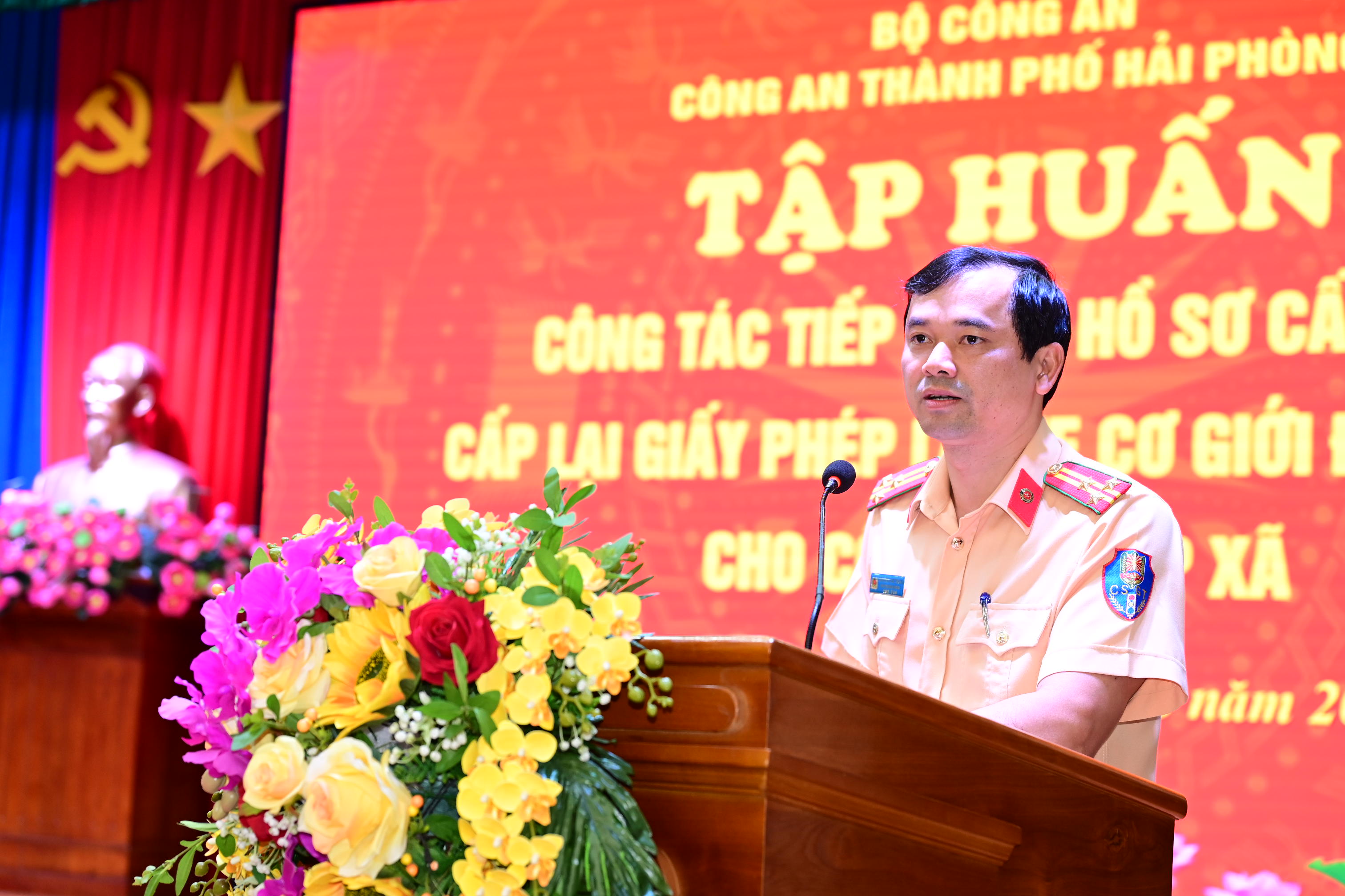 Tập huấn công tác tiếp nhận hồ sơ cấp đổi, cấp lại Giấy phép lái xe cho lực lượng Công an cấp xã